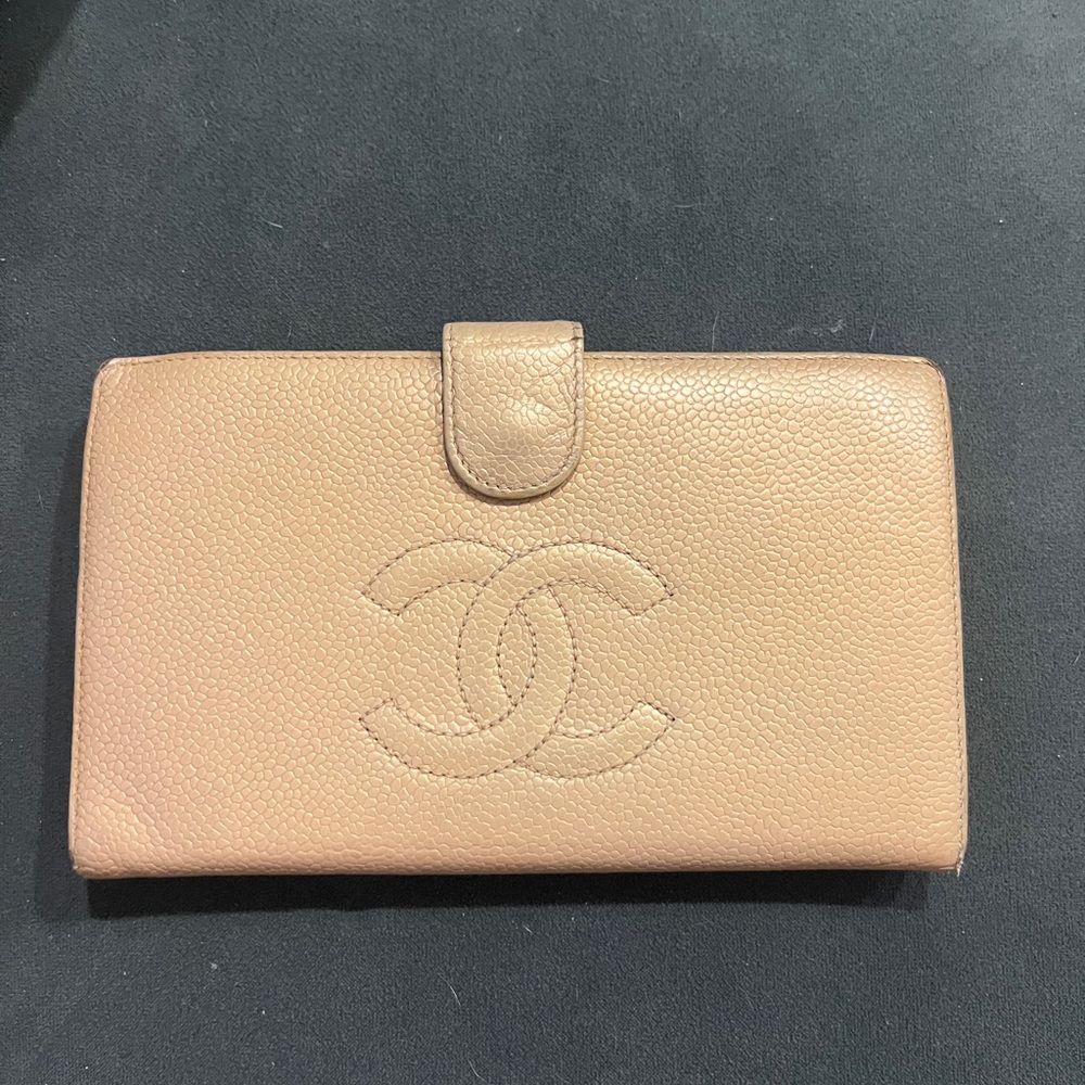 Vintage Chanel CC Beige Natural Cavier Kisslock Wallet